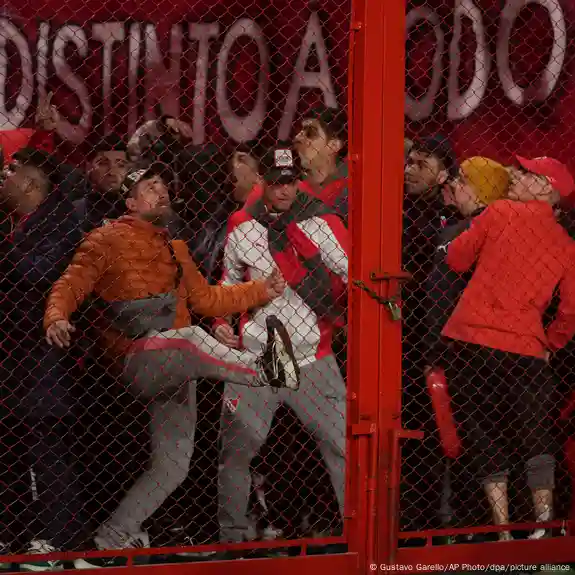 Cancelan partido de Copa Sudamericana por graves incidentes